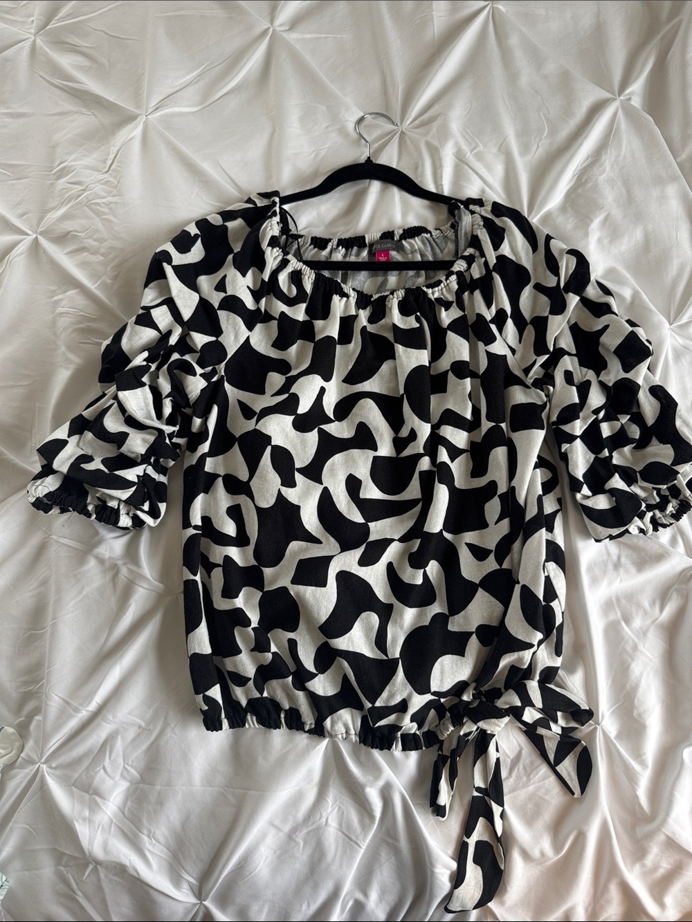 Vince Camuto Black & White Abstract Print Peasant Blouse